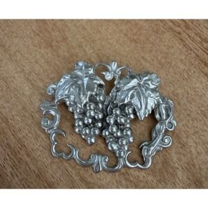 PEWTER CRAPE CLUSTER BROOCH FASHION 3668